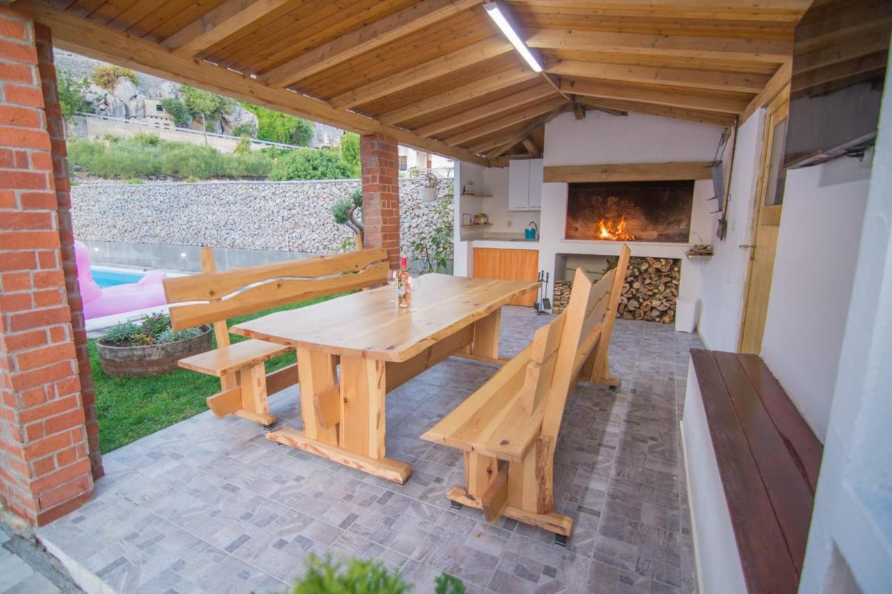 Village Holiday Apartman With Heated Pool Maslina Kostanje Εξωτερικό φωτογραφία