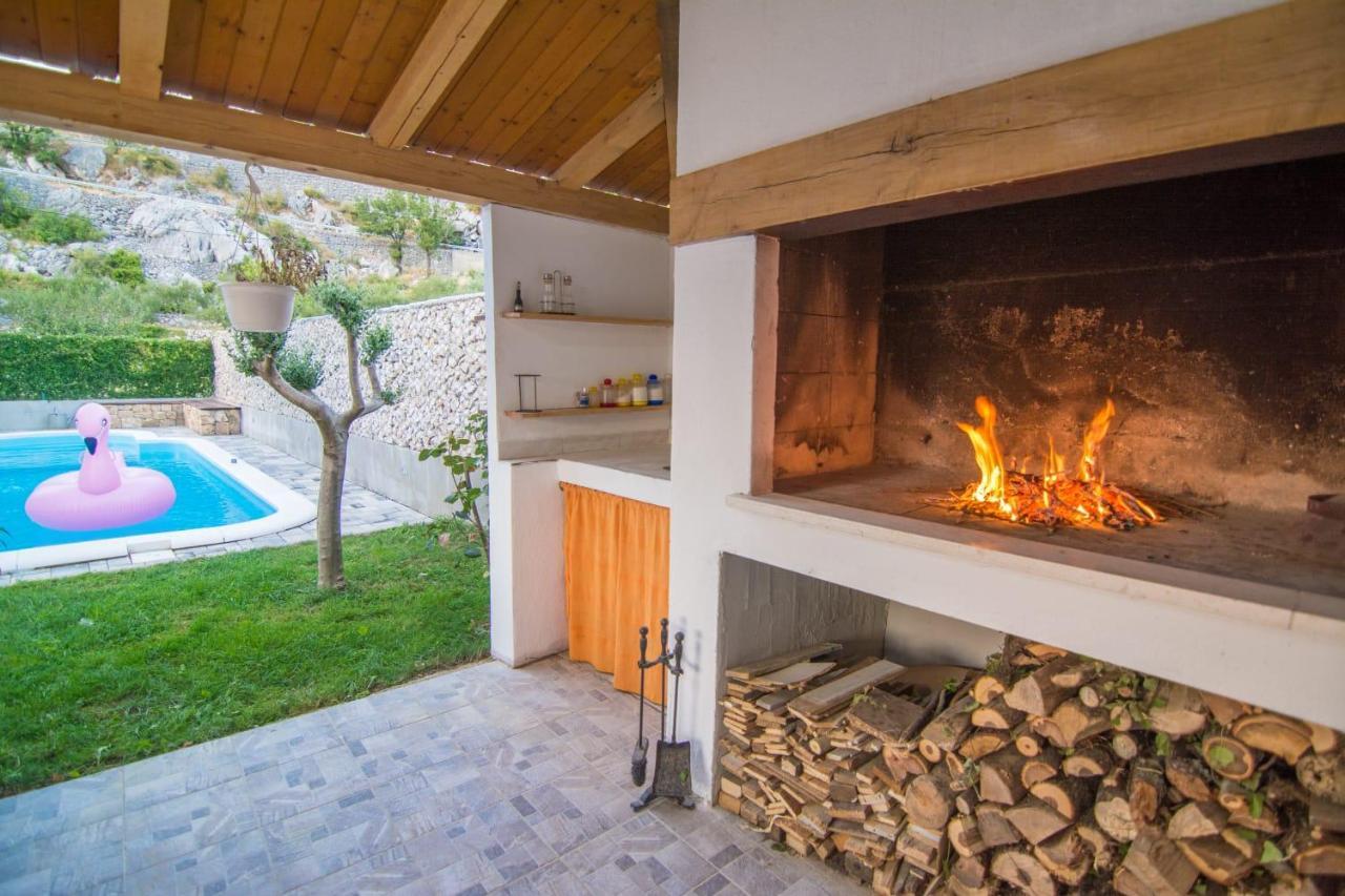 Village Holiday Apartman With Heated Pool Maslina Kostanje Εξωτερικό φωτογραφία