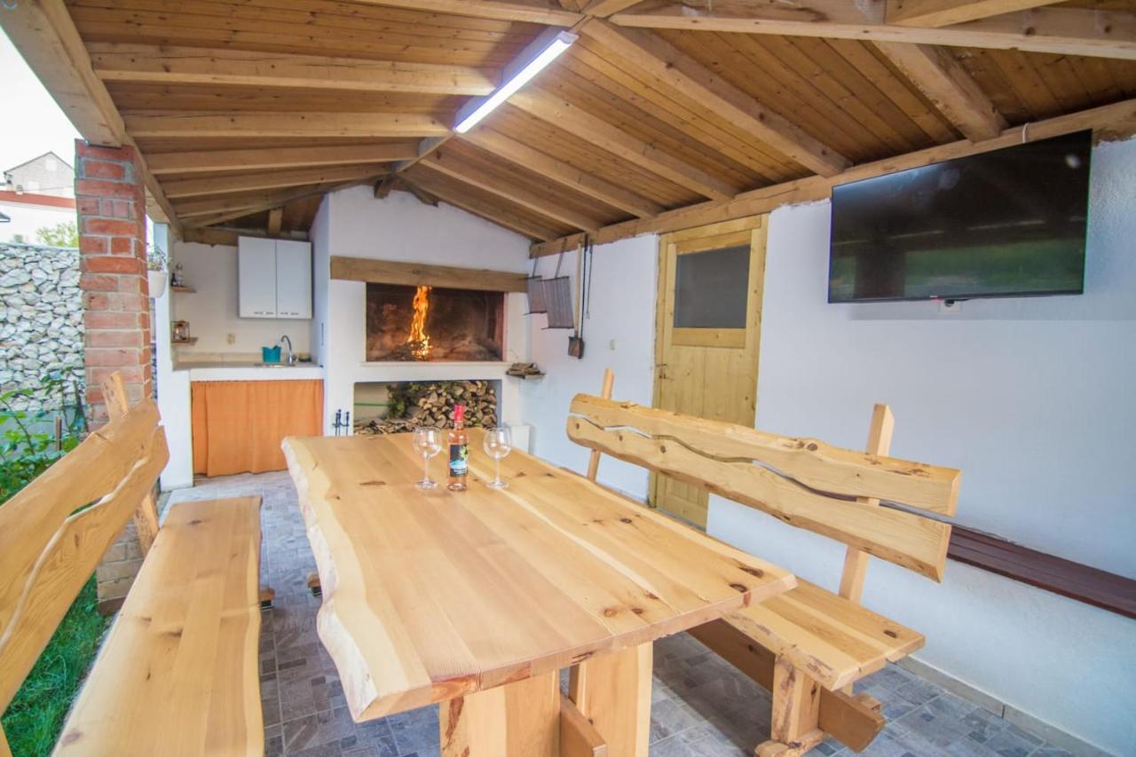 Village Holiday Apartman With Heated Pool Maslina Kostanje Εξωτερικό φωτογραφία