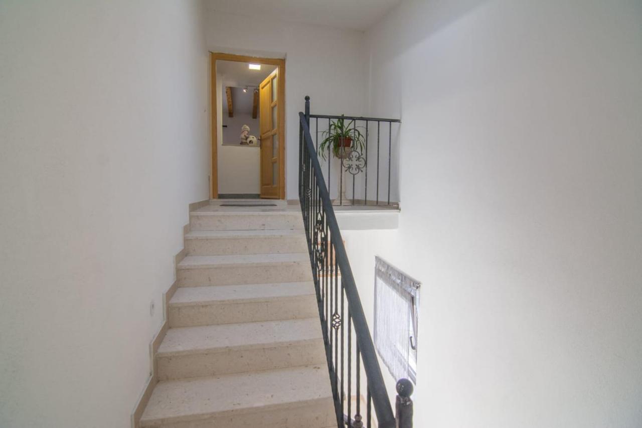 Village Holiday Apartman With Heated Pool Maslina Kostanje Εξωτερικό φωτογραφία