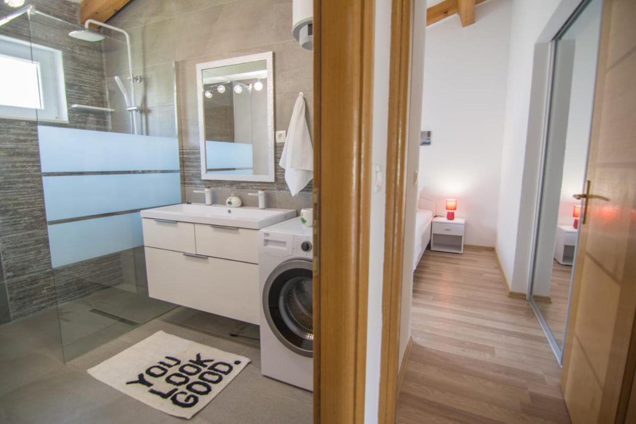 Village Holiday Apartman With Heated Pool Maslina Kostanje Εξωτερικό φωτογραφία