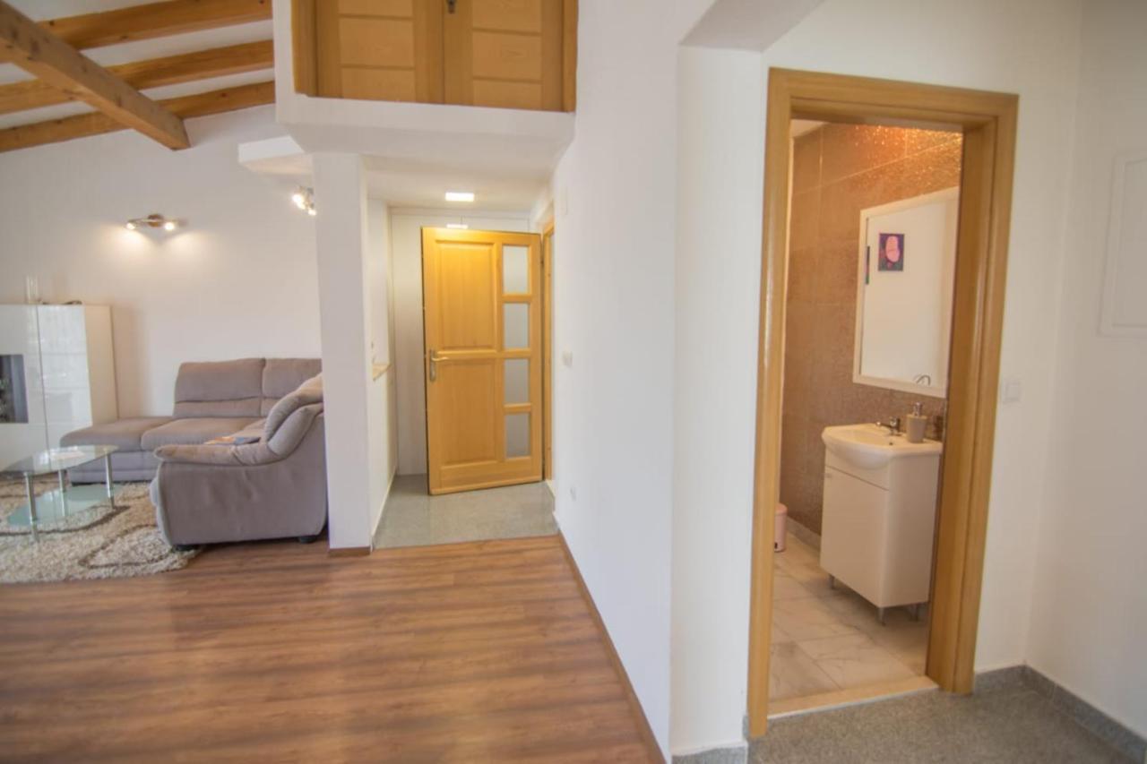 Village Holiday Apartman With Heated Pool Maslina Kostanje Εξωτερικό φωτογραφία