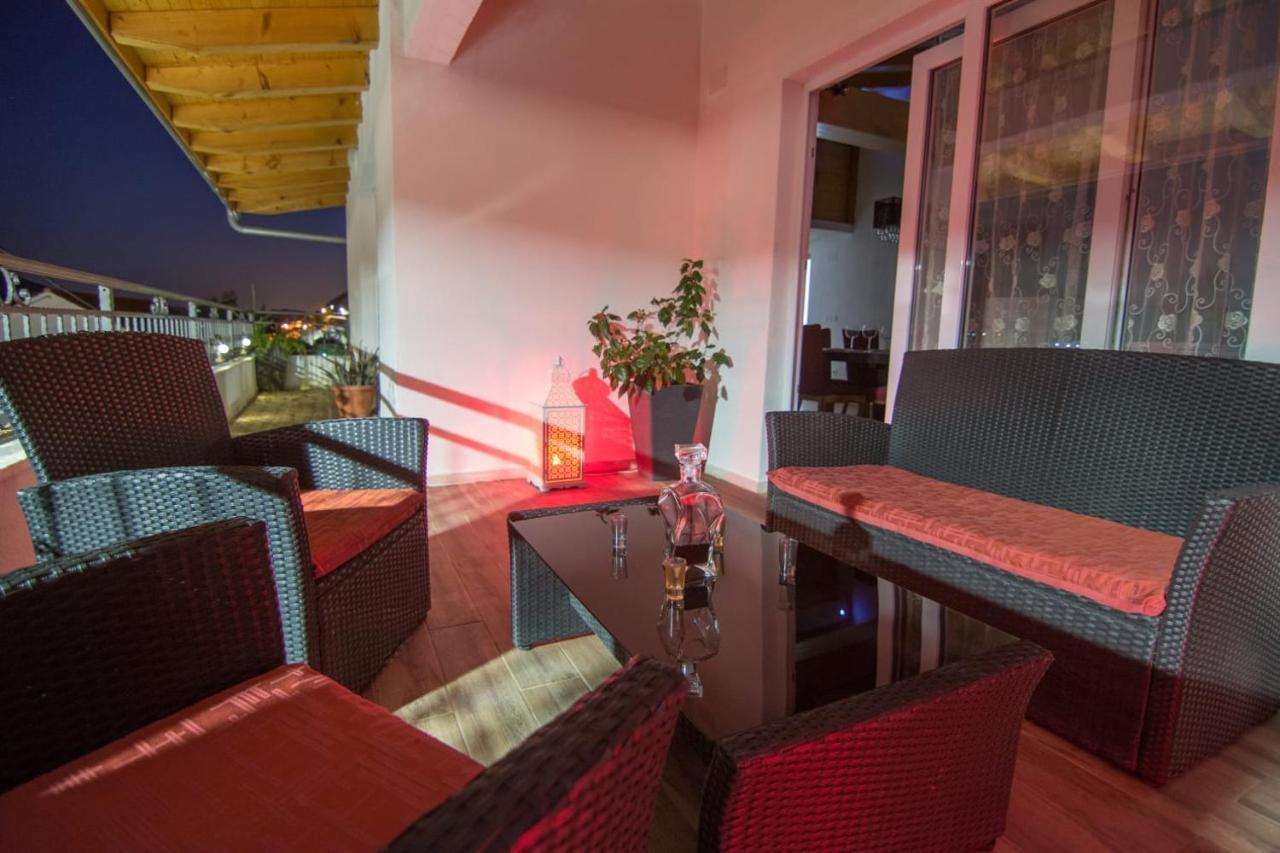 Village Holiday Apartman With Heated Pool Maslina Kostanje Εξωτερικό φωτογραφία