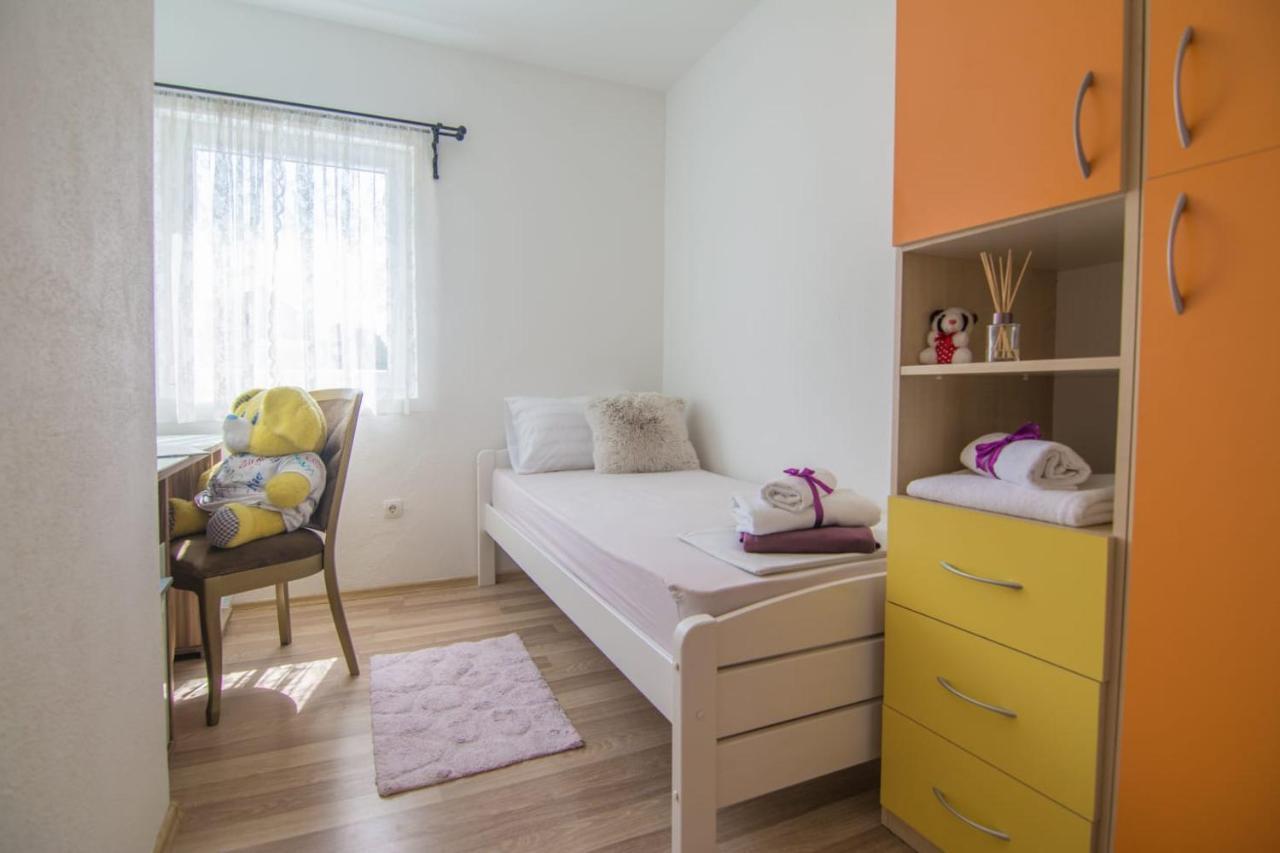 Village Holiday Apartman With Heated Pool Maslina Kostanje Εξωτερικό φωτογραφία