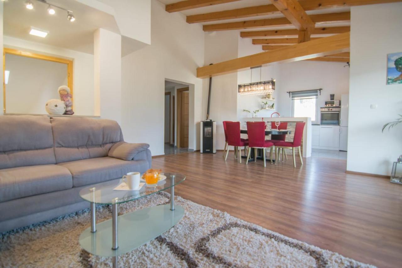 Village Holiday Apartman With Heated Pool Maslina Kostanje Εξωτερικό φωτογραφία