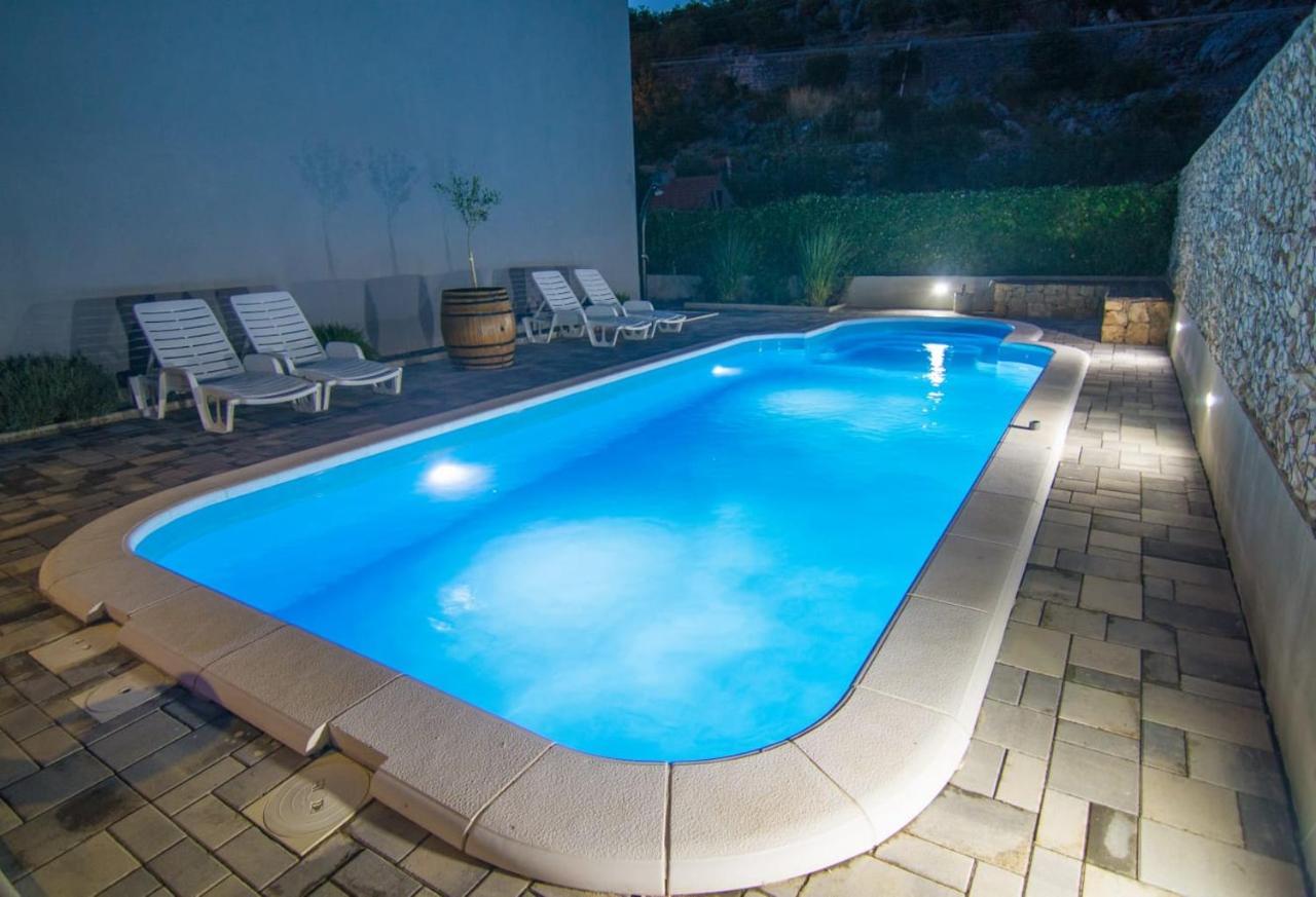 Village Holiday Apartman With Heated Pool Maslina Kostanje Εξωτερικό φωτογραφία