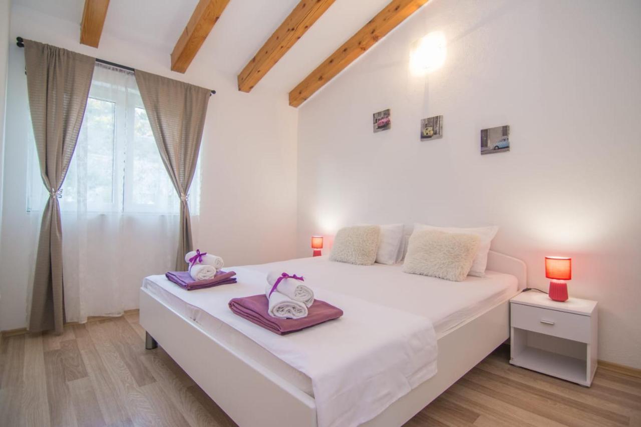Village Holiday Apartman With Heated Pool Maslina Kostanje Εξωτερικό φωτογραφία